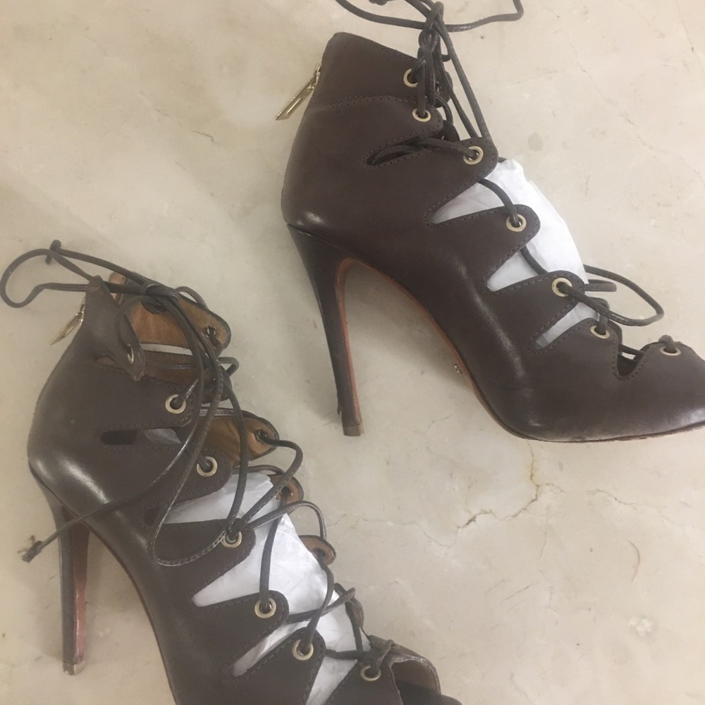 Schultz Lace up Pumps